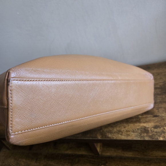 Salvatore Ferragamo Tan Leather Shoulder Bag - Picture 6 of 8